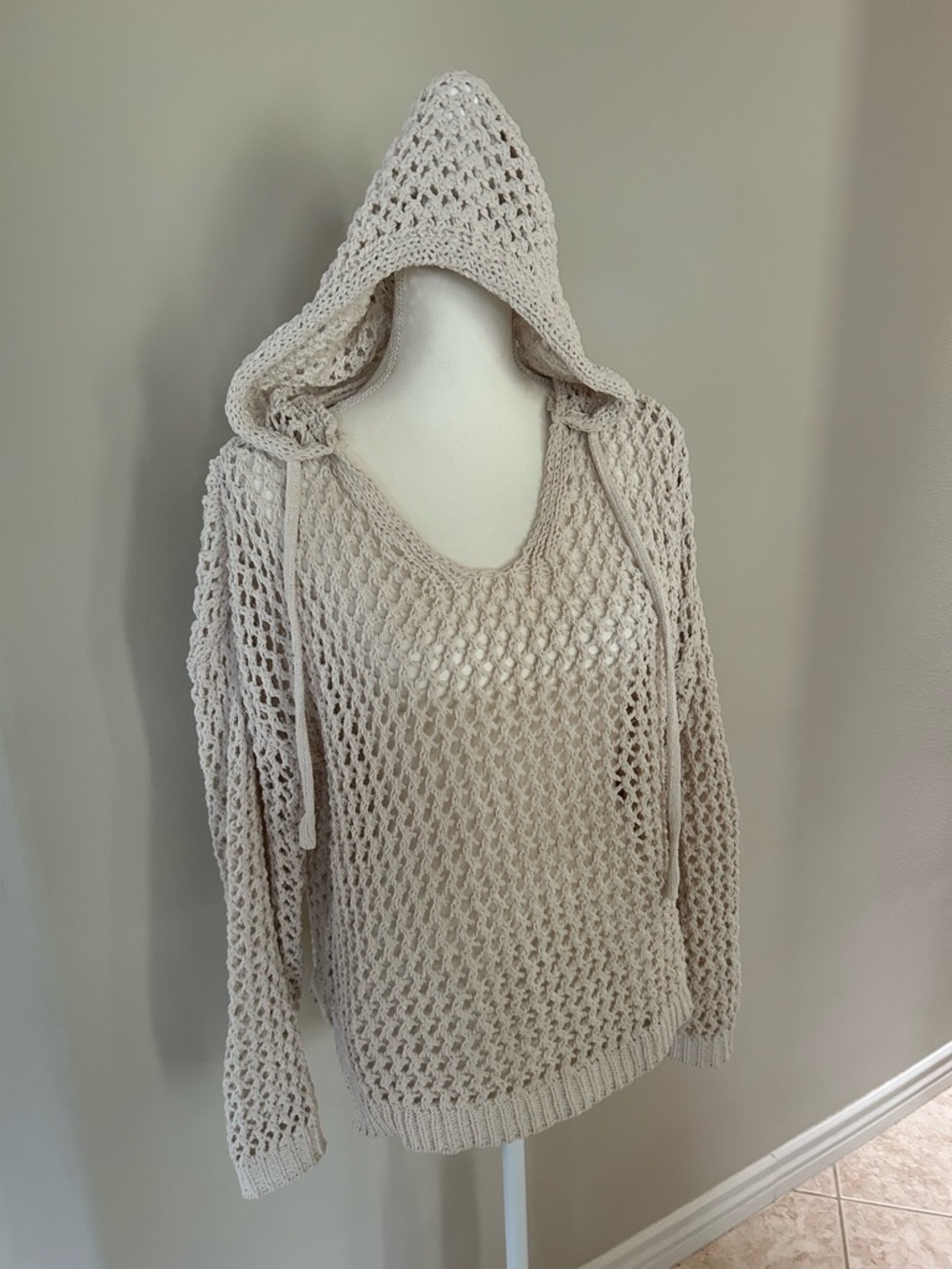 Nicole Miller Woven Hooded Beach Sweater - Picture 3 of 9